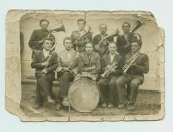 Orkiestra z Majdanu w 1961; dzięki uprzejmości <a href="https://www.facebook.com/pages/So%C5%82ectwo-Majdan-Grabina/220617734778178?fref=ts" target="_blank">Sołectwa Majdan Grabina</a>